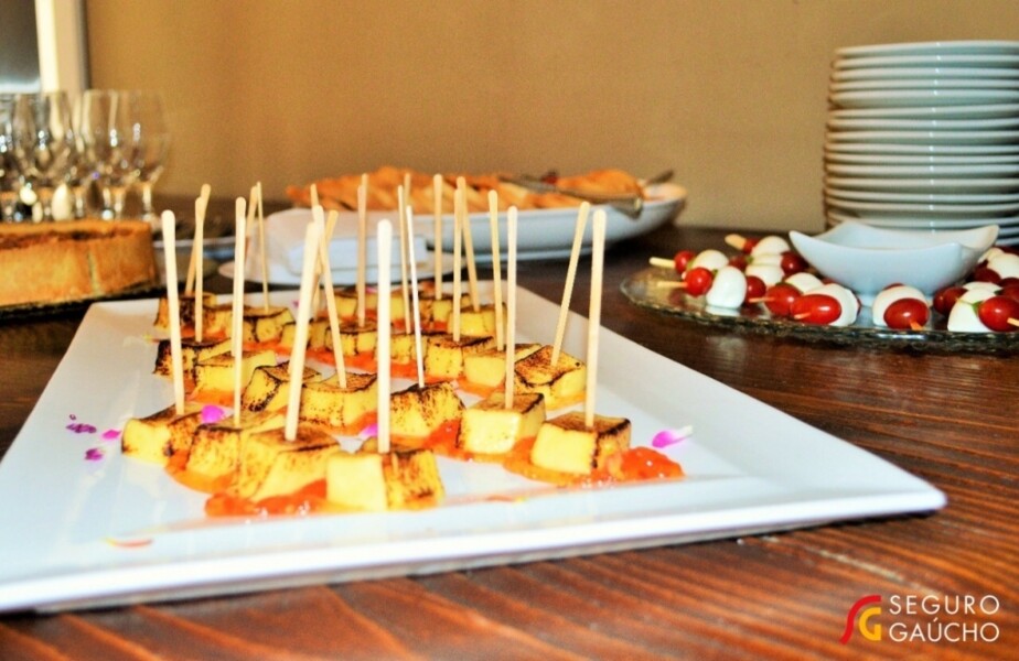 em-clima-de-reencontro-cjosias-e-ferrer-realiza-festa-de-final-de-ano